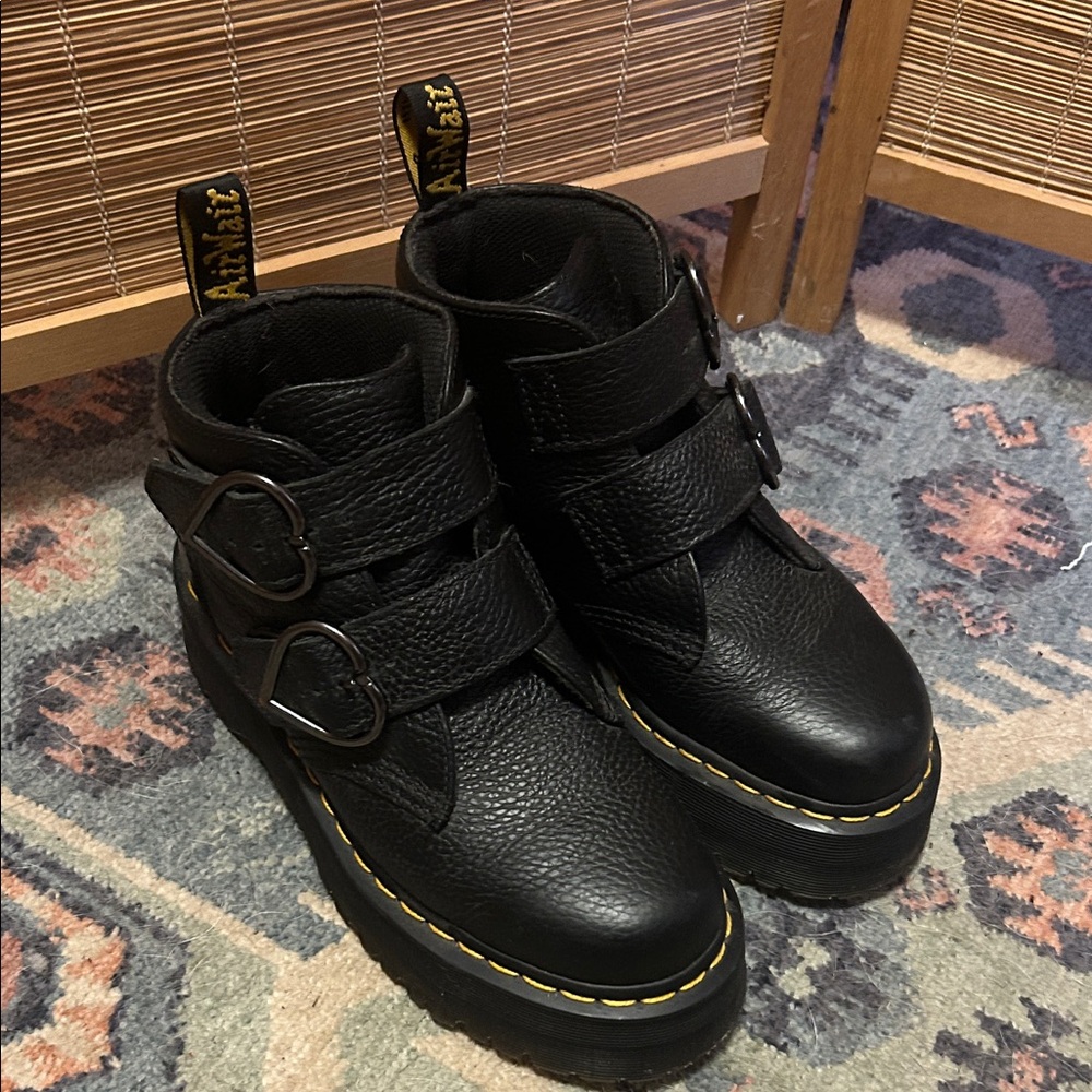 Dr. Martens Devon Heart Boots